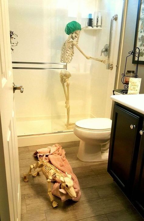 10 Spooky Halloween Bathroom Decorating Ideas for 2019 Witch Bathroom, Halloween Bathroom Decorations, Decorating Halloween, Halloween Bathroom Decor, Cheap Diy Halloween Decorations, Spooky Ideas, Halloween Creative, Halloween Bathroom, Halloween House Party