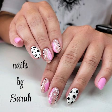 Nail Ideas Senior Pictures, Nashville Bride Nails, Cowgirl Barbie Nails, Cute Rodeo Nails, Hot Pink Cowgirl Nails, Last Rodeo Nails, Pink Rodeo Nails, Disco Cowboy Nails, Wild West Nails