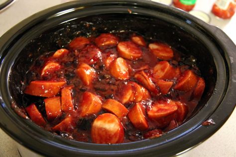 Sweet And Sour Kielbasa, Kielbasa Crockpot, Sausage Crockpot Recipes, Crockpot Appetizers, Kielbasa Recipes, Snack Prep, Appetizer Bites, Dinner Appetizers, Kielbasa