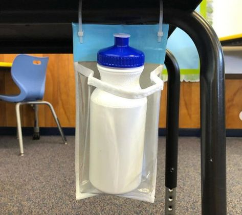 Diy Water Bottle Holder, Bored Teachers, Classroom Desk, Classroom Hacks, Water Bottle Storage, Diy Water Bottle, Back To School Hacks, 2nd Grade Classroom, Student Desks