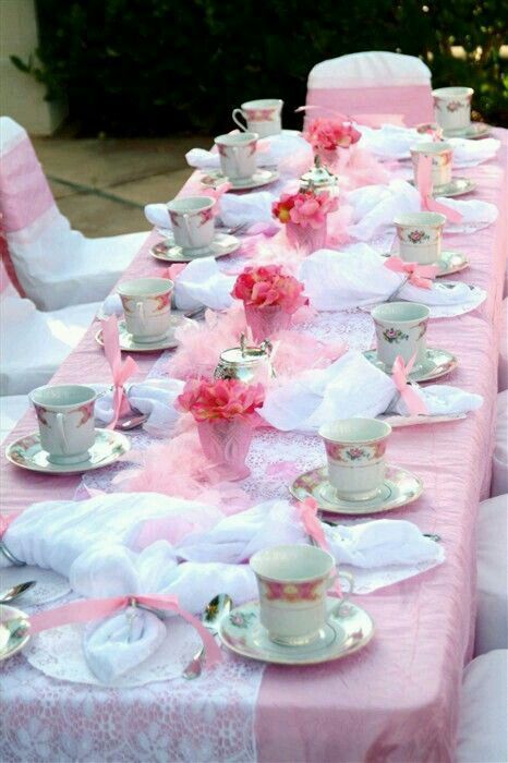 Beautiful set up for tea party Tea Party Table, Anniversaire Diy, Tafel Decor, High Tea Party, Lace Runner, Princess Tea Party, Deco Rose, Tea Cups And Saucers, Girls Tea Party