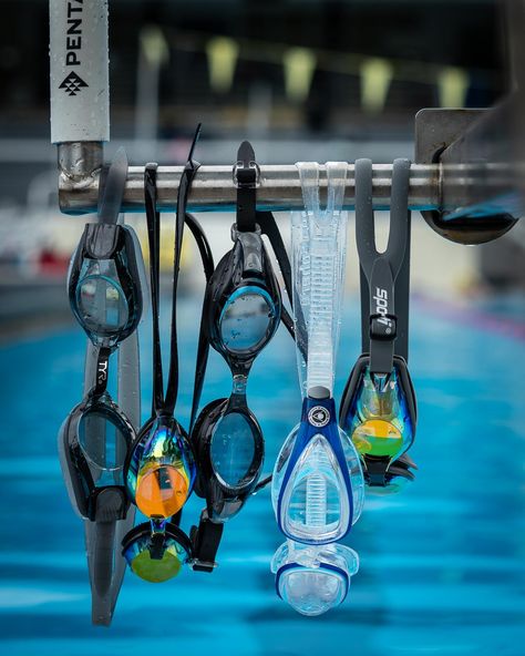 There’s nothing quite like getting into a pool or the open water with new goggles. A fresh pair of goggles gives you an instantaneous, crystal-clear view. For better or worse, clean goggles allow you to experience swimming with your eyes wide open. Most manufacturers coat their goggles with a silicone film that prevents steaming or fogging while swimming. But the coating eventually wears off. Goggles Aesthetic, Speedo Goggles, Masters Swimming, Goggles Swimming, Ancient Mariner, Eyes Wide Open, Bright Sunshine, Swim Goggles, Swimming Bag