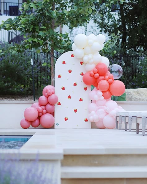 Delight in the sweetness of summer with our vibrant strawberry-themed balloon decorations 🍓🍓❤️ | Instagram Strawberry Baby Shower Backdrop, Strawberry Themed Balloon Garland, Strawberry Shortcake Balloon Arch, Balloon Strawberry, Strawberry Theme Backdrop, Strawberry Balloons, Strawberry Shortcake Balloon Decor, Strawberry Themed Birthday Party, Tinkerbell Invitations