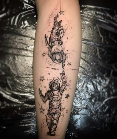 120+ Cool Space Tattoo Ideas - Galaxy, Universe Tattoo Designs - TattoosBoyGirl Diver And Astronaut Tattoo, Melty Tattoo, Astronaut Diver Tattoo, Space Tattoo Ideas, Space Tattoo Sleeve, Diver Tattoo, Astronaut Tattoo, Universe Tattoo, Deep Sea Diver