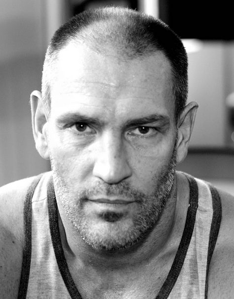 † Dave Legeno (50) 06-07-2014  Brits acteur. Dave Legeno, Celeb Men, Harry Potter Actors, Interesting Stories, Handsome Actors, Latest Video, Male Body, Celebrity Gossip, Celebrity Photos