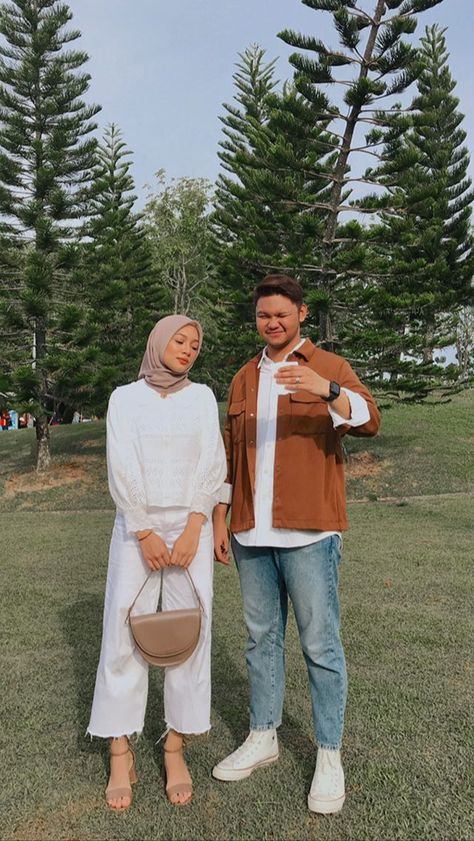 Ootd Couple Hijab, Couples Emoji, Outfit Cowo, Couple Ootd, Ootd Couple, Outfit Cowok, Clothes For Big Men, Couple Streetwear, Outfit Couple