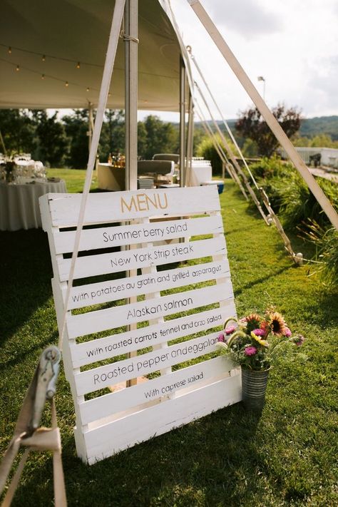 Maine Beach Wedding Ideas, New England Wedding Decor, Lake Wedding Ideas Summer, Summer Wedding Outside, Backyard Coastal Wedding, Lake House Wedding Decor, New England Wedding Aesthetic, Lake House Wedding Ideas, Lake Wedding Decorations