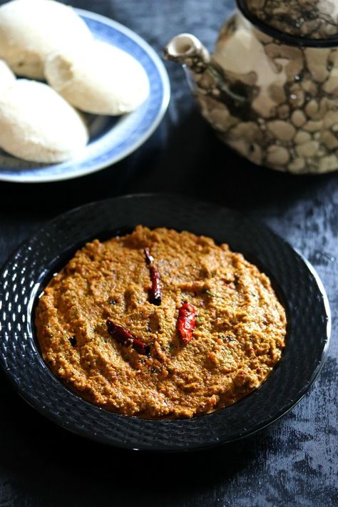 Peerkangai Thol Chutney / Ridge Gourd Skin Chutney Recipe – Masalachilli - A Complete Vegetarian Food Experience! Peerkangai Recipes, Ridge Gourd Recipes Indian, Peerkangai Chutney, South Indian Chutney Recipes, Kerala Cooking, Chutney Varieties, Indian Chutney Recipes, Indian Chutney, Indian Delicacies