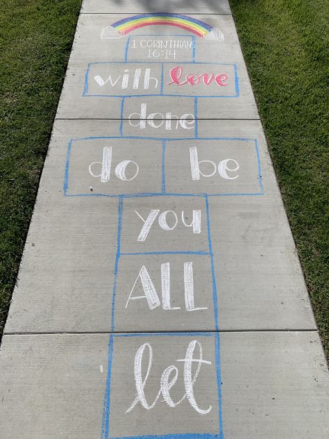 Chalk Art Quotes, Driveway Art, Chalk Activities, Fun Chalk Art, David Zinn, Christian Activities, Chalk Design, New York Graffiti, Sidewalk Chalk Art