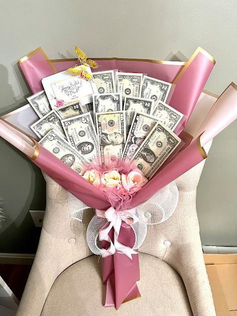 Luxury Flower Bouquets, Money Flowers, Money Bill, Money Bouquet, Creative Gift Wraps, African Traditions, Money Dance, Personalized Greeting Cards, Folding Bag