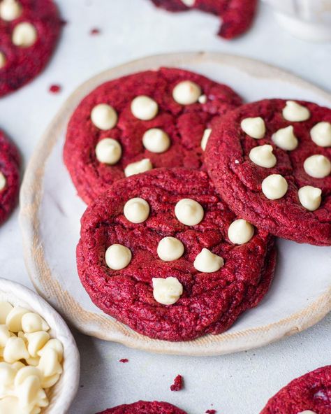 EGGLESS RED VELVET COOKIES - Bake with Shivesh Gooey Butter Cookies Recipe, Red Velvet Cake Cookies, Red Velvet Cake Mix Cookies, Chip Bar, Resepi Biskut, Gooey Butter Cookies, Mix Chocolate, Velvet Cookies, Red Velvet Cake Mix