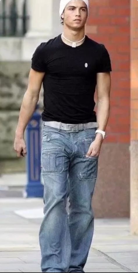 90s Outfit Men Street Style, 2000s Fashion Outfits Men, Abercrombie And Fitch Outfit, Cristiano Ronaldo Style, 2000s Outfit, Football Fashion, Mens Trendy Outfits, Street Fashion Men Streetwear, Guys Clothing Styles