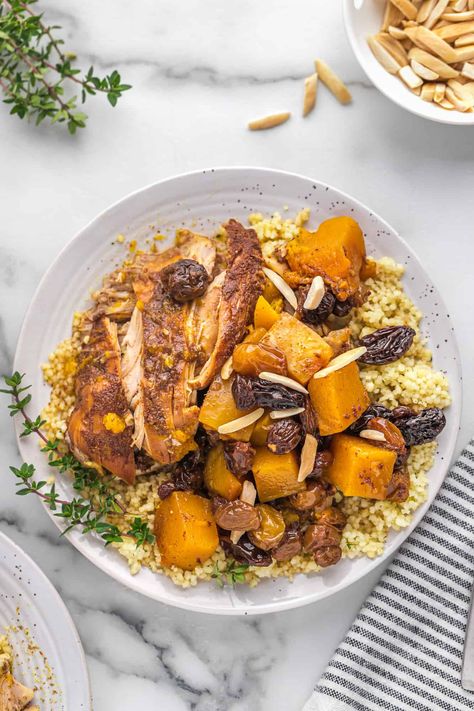 Being busy doesn't mean you have to sacrifice great food. Try these Slow Cooker Moroccan Chicken Thighs that will cook all day while you're busy doing other things. Best part is, it will probably be enough for two meals! Ground Turkey Slow Cooker, Slow Cooker Moroccan Chicken, Butternut Squash Cooking, Crockpot Desserts, Slow Cooker Chicken Thighs, Slow Cooker Teriyaki Chicken, Chicken Thighs Recipe, Thighs Recipe, Moroccan Chicken