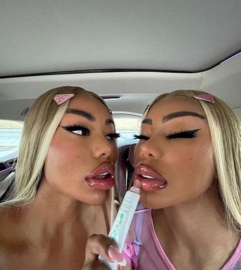 ✰ on X: "https://t.co/w7AADP3c6Q" / X Clermont Twins, American Girl Doll Hairstyles, Black Ponytail Hairstyles, Bad Girls Club, Pin Up Outfits, Baddie Hairstyles, Girl Swag, Everything Pink, Friends Poses