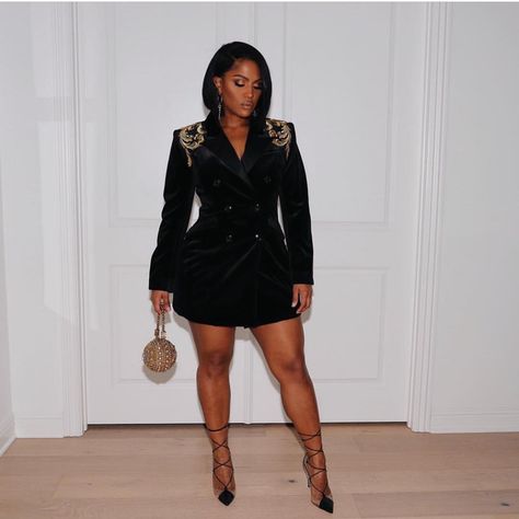 Babe @makeupshayla in the Giselle dress. Styled by @becmgross 💕  Sho Velvet Blazer Dress, Black Fashionista, Giselle Dress, House Of Cb Dresses, Model Street Style, Velvet Blazer, House Of Cb, House Dress, Classy Dress