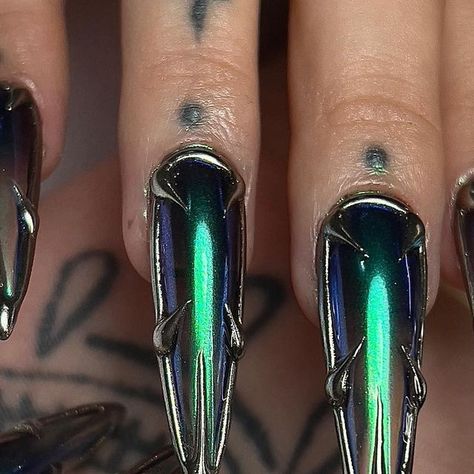 Cyberpunk Nails Design, Xenomorph Nails, Sci Fi Nails, Cool Chrome Nails, Robot Nails, Matrix Nails, Xg Nails, Futuristic Nail Art, Seahawks Nails Design