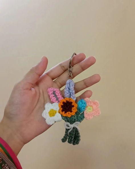 crochet bouquet keychain 🌸💗 . . . . #crochet #handmade #smallbusiness #crochetinspiration . . . [ Crochet , flowers , handmade ] Tiny Crochet Bouquet, Mini Bouquet Crochet, Crochet Bouquet Keychain, Aesthetic Crochet Bouquet, Cute Flower Crochet Keychain, Keychain Crochet, Crochet Bouquet, Flowers Handmade, Crochet Handmade