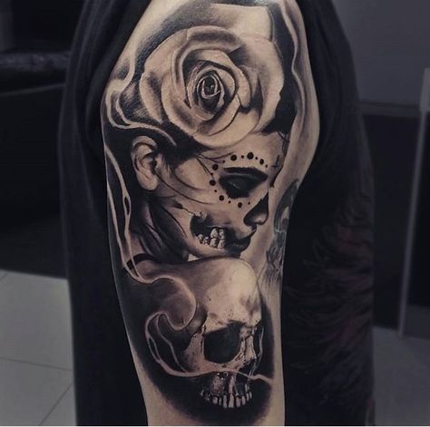 @benji_roketlauncha La Catrina Tattoo, Day Of Dead Tattoo, La Muerte Tattoo, Tatuaje Cover Up, Tattoo Skulls, Skull Rose Tattoos, Catrina Tattoo, Tatuagem Masculina Pequena, Skull Girl Tattoo