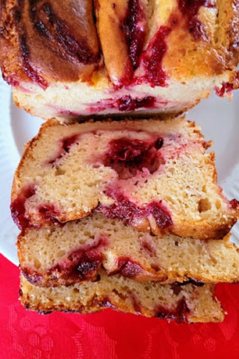 Seen from above, sliced loaf cake with bands of cranberry sauce swirled on top and through each slice Cranberry Sauce Loaf, Leftover Cranberry Sauce Recipe, Cranberry Bread Recipes, Raspberry Banana, Fresh Cranberry Sauce, Banana Loaf, Almond Crunch, Leftover Cranberry Sauce, White Chocolate Cake