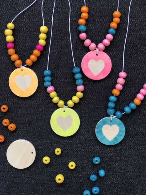 Easy Mother's Day DIY Gift | Necklace Craft for Mom Mothers Day Necklace Craft, Mother's Day Necklace, Jewellery Making Ideas Necklaces, Materinski Dan, Abc Countdown, 4h Ideas, Easy Mother's Day Crafts, Diy Mother's Day Crafts, Mothers Day Jewelry