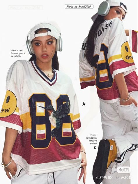 Y2k Basketball, Sporty 2000s Fashion, 2000s Sportswear, Retro 2000s, Halloween Sports Costumes, Jerseys Aesthetic, Kpop Streetwear, Y2k Sportswear, Y2k Sporty