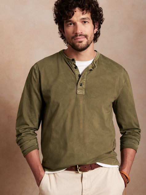 Lauded since the 19th century for their comfortable collar and breathability, the henley is a staple for any wardrobe.  Ours is incredibly soft yet designed for strength with American grown SUPIMA® cotton, specially washed for added color dimension Mens Cute Outfits, American Eagle Mens Outfits, Men Henley Outfit, Henley Top Outfit Men, Mens Henley Outfit, Gary Aesthetic, Henley Top Men, Henley Shirt Men's Outfits, Henley Shirt Outfit