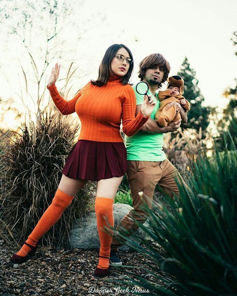 Velma Costume, Shaggy And Velma, Family Themed Halloween Costumes, Velma Cosplay, Cute Couples Costumes, Scooby Doo Mystery Incorporated, Themed Halloween Costumes, Shaggy And Scooby, Daphne And Velma