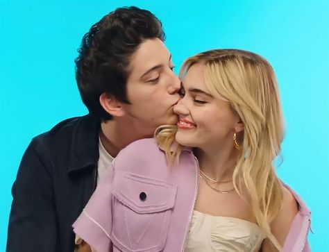 meg donnelly & milo manheim Milo Manheim, Love Milo, Meg Donnelly, Alien Aesthetic, Zombie Disney, Zombie Movies, Zombie 2, Disney Channel, Cute Couple Pictures