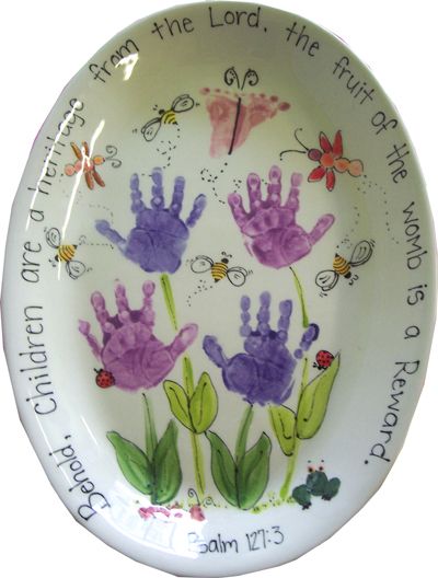 DIY idea for a great gift.  Mothers and Grandmothers will love this!  Can also make on a canvas or T-shirt.  So many ideas Grandma Diy, Footprint Crafts, Paint Your Own Pottery, Footprint Art, Handprint Crafts, Diy Mothers Day Gifts, Handprint Art, Mother's Day Diy, Future Ideas