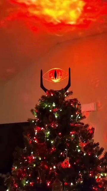 The Lord Of The Rings on Instagram: "Merry Christmas you filthy hobbitsses (Via: TikTok / ancienteuphoria) ___________________________________ #lordoftherings #lotr #tolkien #lotronprime #ringsofpower" Lord Of The Rings Decor, Gamer Wedding, Christmas Bling, The Rings Of Power, Rings Of Power, Dark Christmas, Power Ring, Christmas Inspo, Dinner Themes