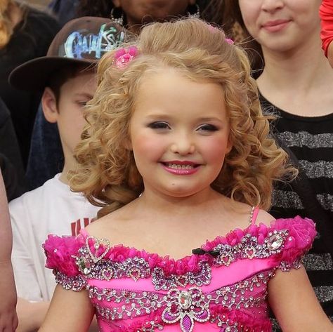 Toddlers In Tiaras, Toddlers And Tiaras, Girls Tiara, Honey Boo Boo, 18th Century Fashion, Last Dance, Teen Vogue, Women's Health, Why People