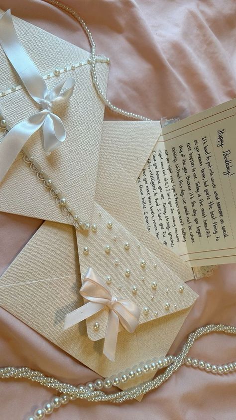 Lace Gift Wrapping, Enevolpe Design Aesthetic, Love Card Aesthetic, Unique Letter Ideas, Birthday Letters Aesthetic, Brief Aesthetic, Handwritten Letters Aesthetic Ideas, Snail Mail Aesthetic, Letter Aesthetic Envelope