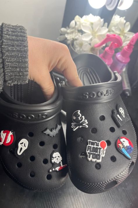 Black Crocs With Jibbitz Ideas, Black Crocs Aesthetic, Black Crocs With Jibbitz, Black Crocs Outfit, Jibbitz Crocs Ideas, Themed Crocs, Croc Ideas, Wishlist Shoes, Crocs With Jibbitz