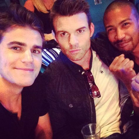 Damon And Stefan Salvatore, Charles Michael Davis, Klaus The Originals, Michael Malarkey, The Third Wheel, The Originals Tv, American Series, Daniel Gillies, Vampire Diaries Cast