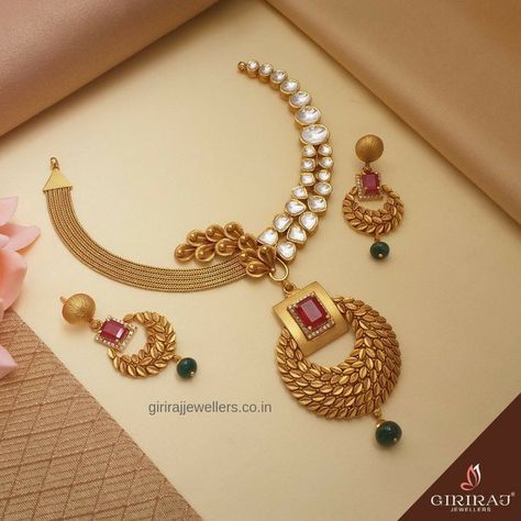 #HandmadeJewelry #Jewelry #Accessories #Style #StatementJewelry #Gemstone #JewelryAddict #Fashion #JewelryDesign #JewelryLovers 2 Tola Gold Set Design Pakistani, Antique Sets Gold, Antique Gold Necklace Set, Gold Necklace Set Simple With Price, Gold Necklace Set Antique, 2 Tola Gold Set Design, Traditional Jewelry Antique, Gold Necklace Set Design, Gold Traditional Necklace