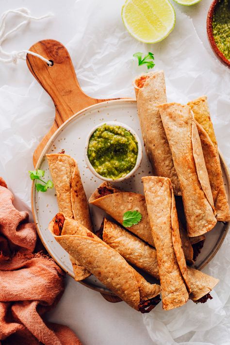 Jackfruit Taquitos, Football Breakfast, Healthy Dinner Recipes Quick, Taquitos Vegan, Vegan Taquitos, Chipotle Tofu, Baker Kitchen, Dinner Recipes Quick, Canned Jackfruit