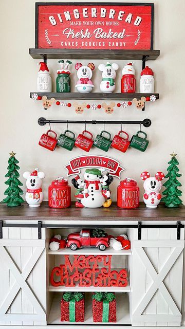 Disney Hot Cocoa Bar, Disney Coffee Bar, Bakers Rack Ideas, Smores Display, Disney Christmas Decor, Hot Cocoa Bar Christmas, Christmas Coffee Bar, Christmas Hot Chocolate Bar, Mickey Mouse Decorations