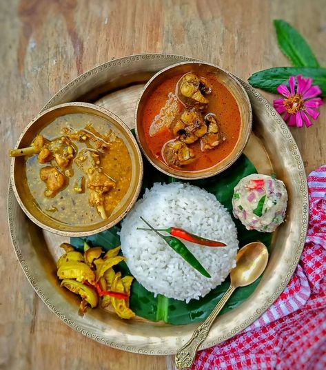 Assam Food, Assamese Thali, Assamese Food, Lunch Thali, Platter Food, English Project, Bengali Food, Recipes Snacks, Amazing Food Art