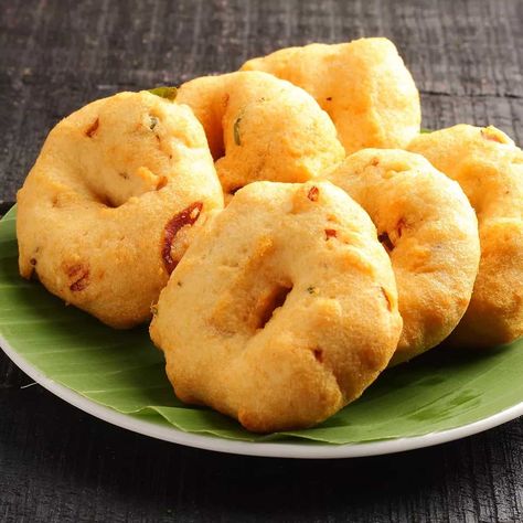 A traditional evening snack from Kerala mainly prepared from urad dal paste combined with green chillies, chopped onions, ginger paste and curry leaves. Sesaoned with salt and pepper and then deep fried. Vada Recipe, Ginger Paste, Urad Dal, Evening Snacks, Coriander Leaves, Curry Leaves, Chopped Onions, Cooking Oil, Deep Fried