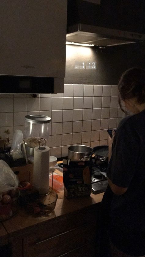 Women Cooking Aesthetic, Cooking Aesthetic Girl, Late Night Cooking, Fake Instagram Story, Cooking Aesthetic, Flipagram Instagram, Rich Girl Lifestyle, Ideas For Instagram Photos, Late Night