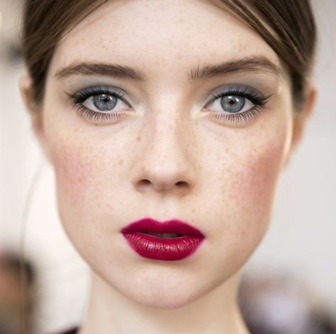 Eye Makeup Wedding Guest, Raspberry Lip Color, Blush Draping, Makeup Wedding Guest, Eye Makeup Wedding, Fall Beauty Trends, Raspberry Lips, Best Natural Makeup, Fresh Makeup