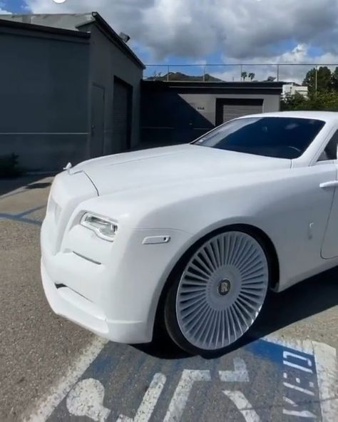 The Real Don Moha’s Instagram profile post: “Snow White Rolls Royce Wraith ❄️  Tag a rollsroyce Fan 👇🏽  📸: @rdbla  #RollsRoyce #rollsroycewraith #limousine #rdbla #covering” Rolls Royce Wraith White, White Rolls Royce, White Rolls, Rolls Royce Wraith, Best Luxury Cars, My Dream Car, Whips, Royce, Rolls Royce