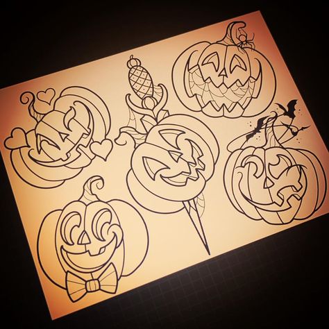 Simple Flash Art, Traditional Tattoo Halloween, Halloween Flash, Matching Friend Tattoos, Pumpkin Tattoo, Rose Drawing Tattoo, Traditional Halloween, Cool Tattoo Drawings, Scary Tattoos