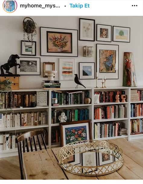 High Walls Decor, Bookshelf Wall Behind Couch, Couch With Bookcase Behind It, Basement Inspiration, Bookshelves In Living Room, Pink Living Room, Office Room Decor, Living Room Inspo, Apartment Living Room