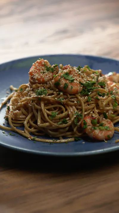 Garlic Shrimp Scampi, Beef Recipe Instant Pot, Egg Noodle Recipes, Garlic Prawns, Noodle Dish, Prawn Recipes, Tastemade Recipes, Black Garlic, Noodles Recipe