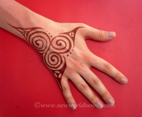 design by Alex Morgan | Flickr - Photo Sharing! Pagan Henna Designs, Woad Tattoo Celtic, Celtic Henna Designs, Celtic Hand Tattoo, Viking Henna, Celtic Henna, Celtic Swirls, Druid Tattoo, Pagan Tattoo