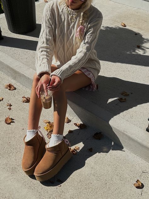 Brown Cozy Aesthetic, Sand Outfit, Ugg Ultra Mini Platform, Libra Szn, Normal Outfits, Platform Boots Outfit, Platform Outfit, Mini Skirts Fashion, Tan Outfit