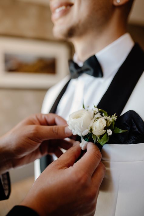 Groom Getting Ready Photos, Wedding Preparation Photos, Wedding Photography Shot List, Wedding Photography Detail Shots, Groomsmen Wedding Photos, Groomsmen Photography, Groomsmen Getting Ready, Wedding Shot List, Groom Photoshoot