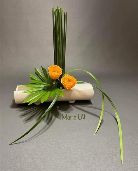 ultra magnificent Ikebana japanese floral arrangements || Special Flower arrangement ideas 2k22 Spring Flower Arrangements Centerpieces, Arreglos Ikebana, Contemporary Flower Arrangements, Arrangement Of Flowers, Modern Floral Arrangements, Tropical Flower Arrangements, Sogetsu Ikebana, Spring Flower Arrangements, Flower Arrangement Designs