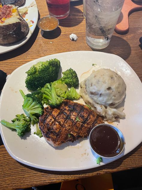 Steakhouse Chicken, Steakhouse Dinner, Australian Culture, Outback Steakhouse, 18th Birthday, Grilled Chicken, Good Eats, Dinner Party, Steak